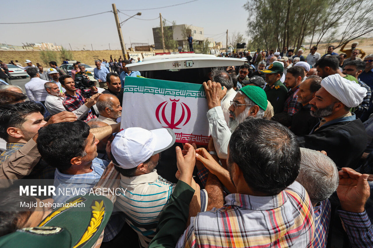 تشییع پیکر دانشمند هسته‌ای شهید اکبر مطلبی‌زاده
