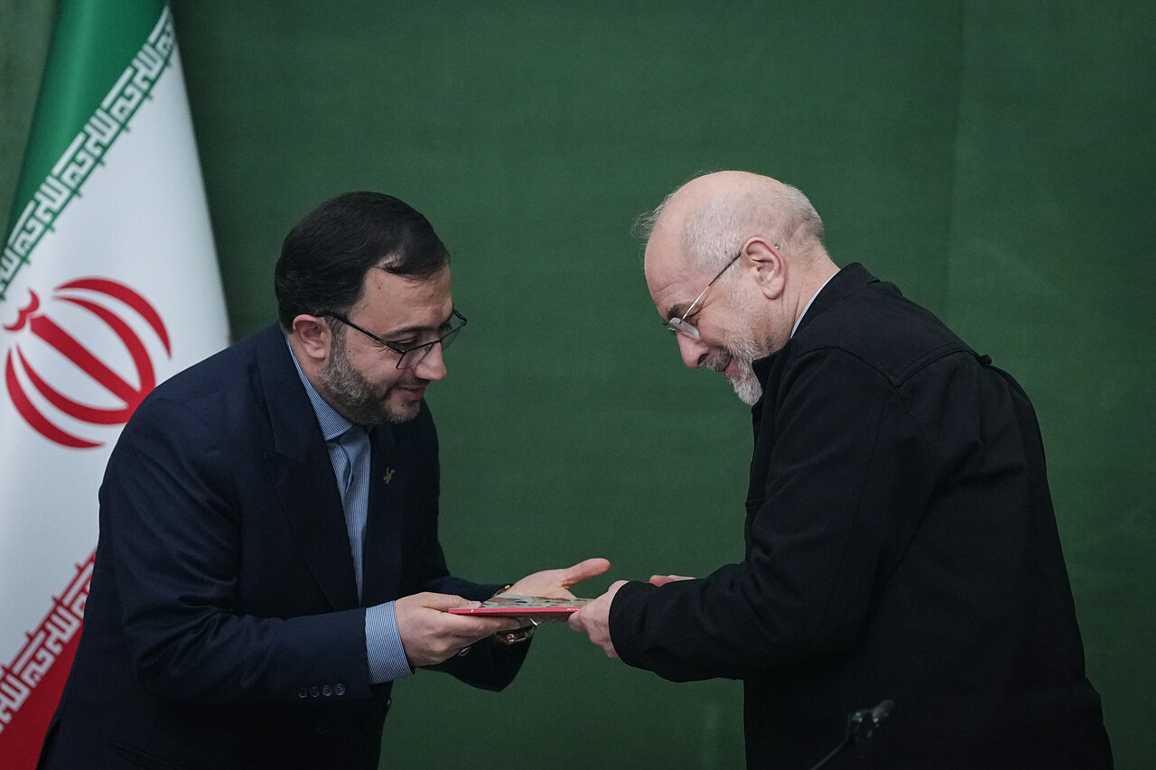 دیدار اعضای شورای هماهنگی یوم الله دهه فجر با قالیباف