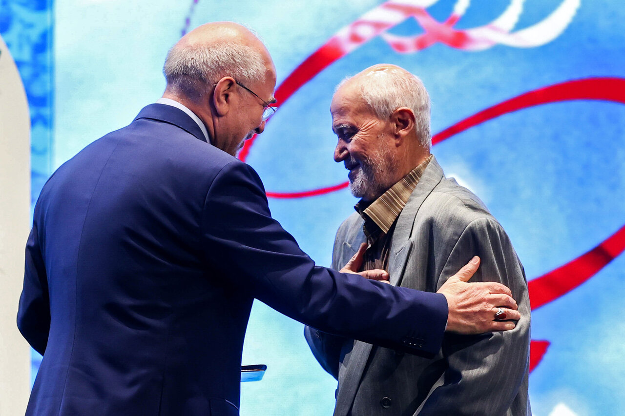  آیین رونمایی از مجموعه ۳۰ جلدی استعمارشناسی ایرانی با حضور قالیباف