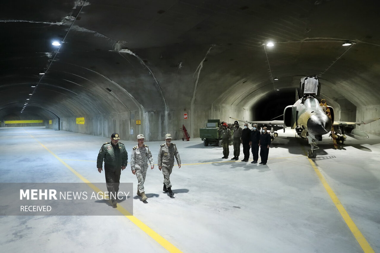 بازدید سرلشکر باقری از پایگاه هوایی عقاب ۴۴ ارتش