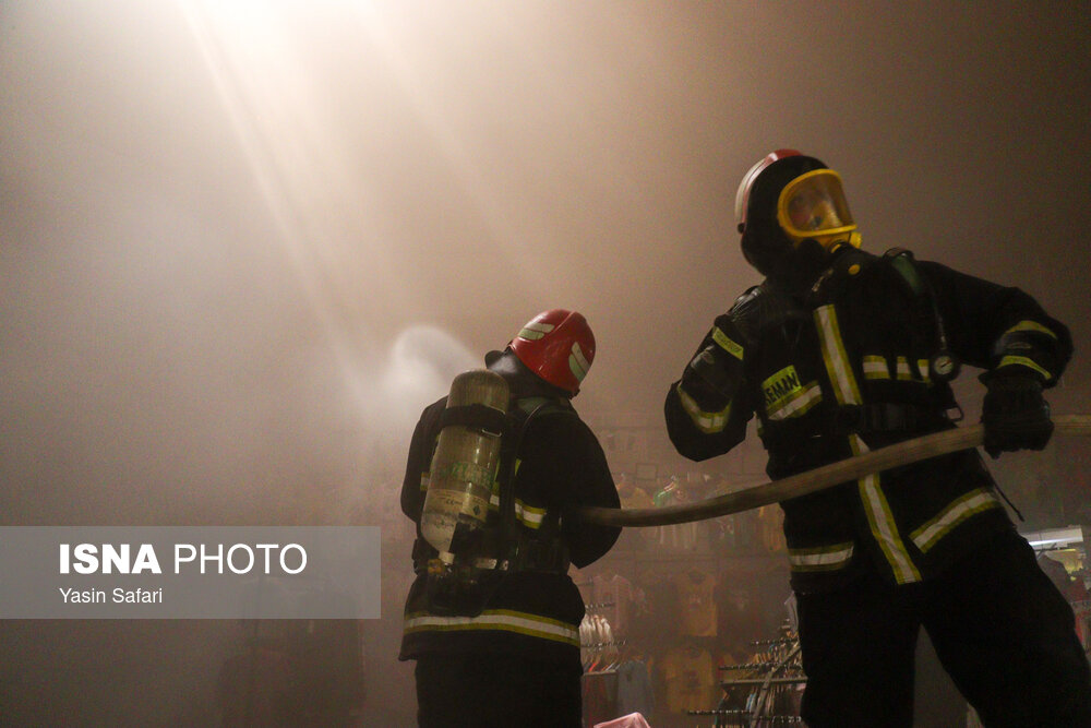 آتش سوزی مهیب در مرکز خرید ونوس - بندرانزلی