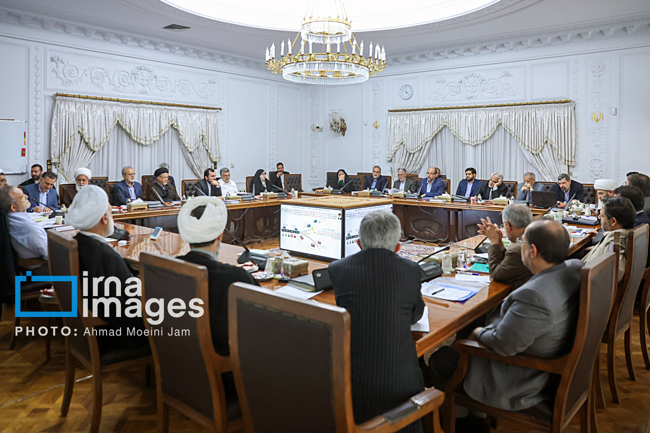 جلسه شورای عالی انقلاب فرهنگی