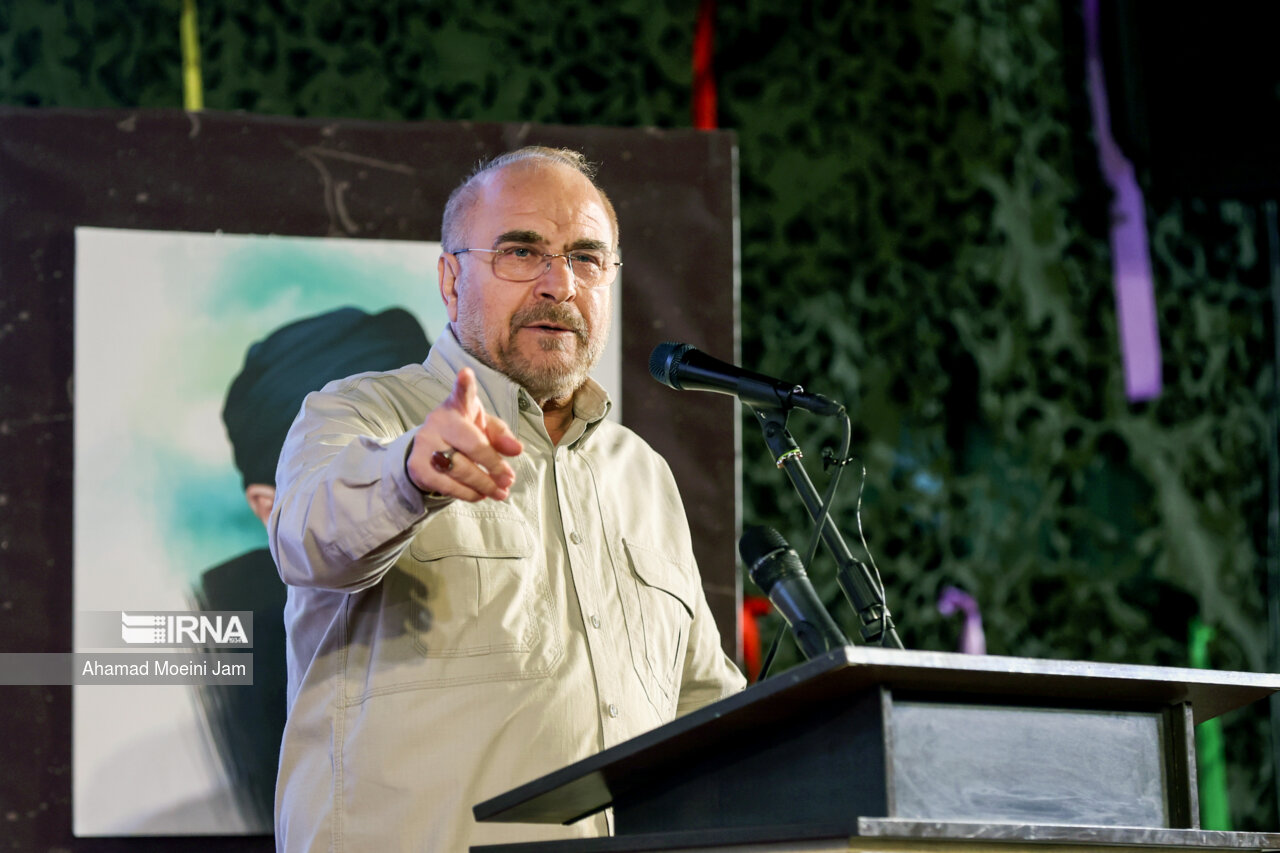 حضور قالیباف در یادواره شهدای باغ فیض