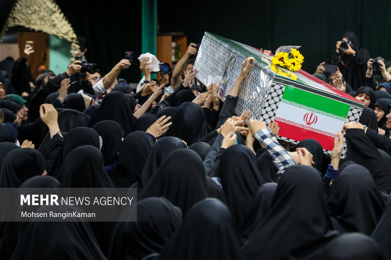 مراسم وداع با پیکر مطهر شهیده «معصومه کرباسی»
