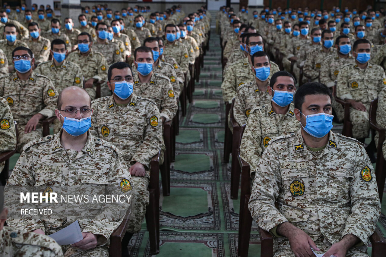 نشست سرلشگر باقری با دانشجویان نخبه ارتش