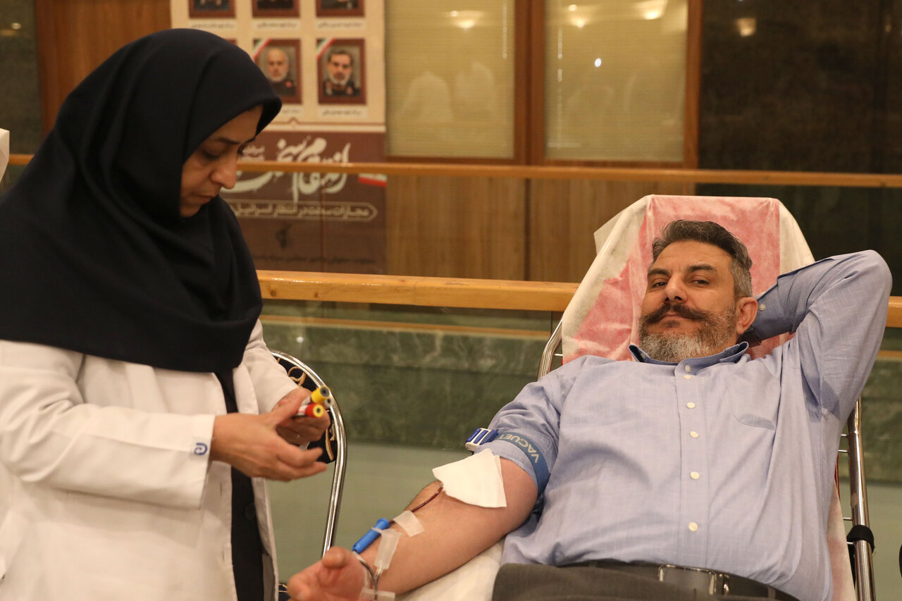 اهدای خون نمایندگان مجلس به مناسبت روز مجلس