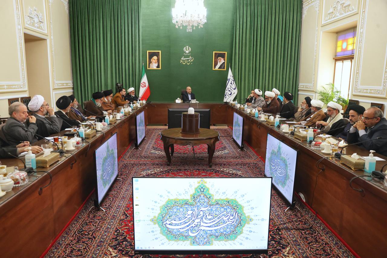 نشست جمعی از علماء و اعضای مرکز تحقیقات اسلامی قم با قالیباف