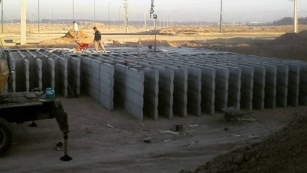 نصب قبرهای پیش ساخته ۴ طبقه در بهشت زهرا! +عکس