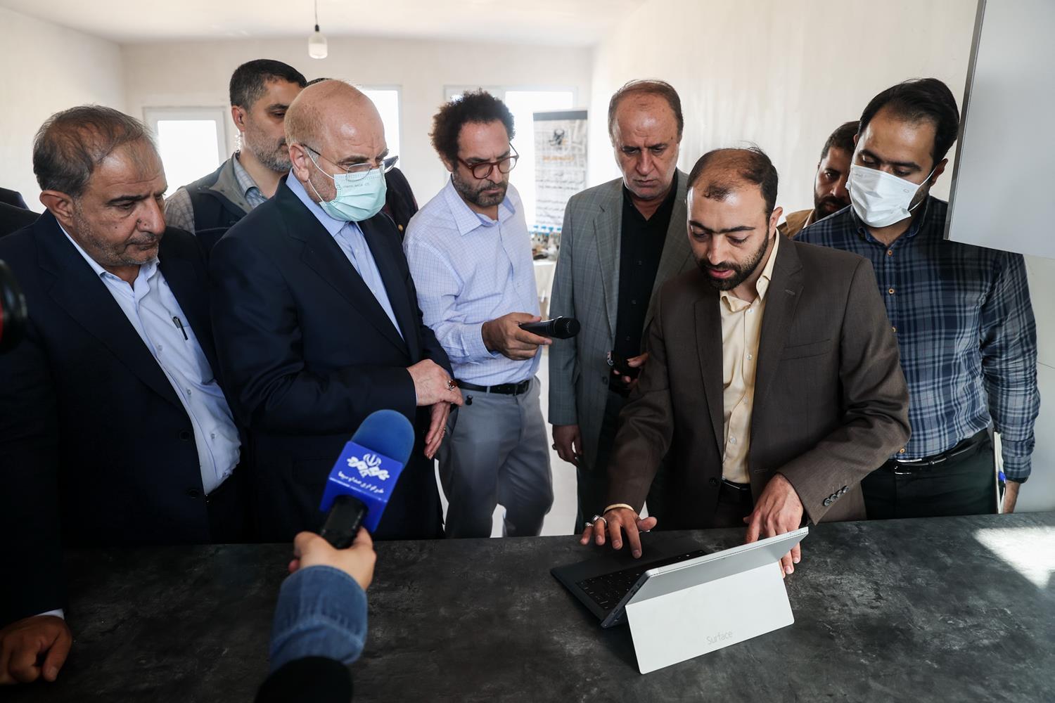 بازدید قالیباف از مرکز نوآوری، فناوری و علم آفرین پیشران