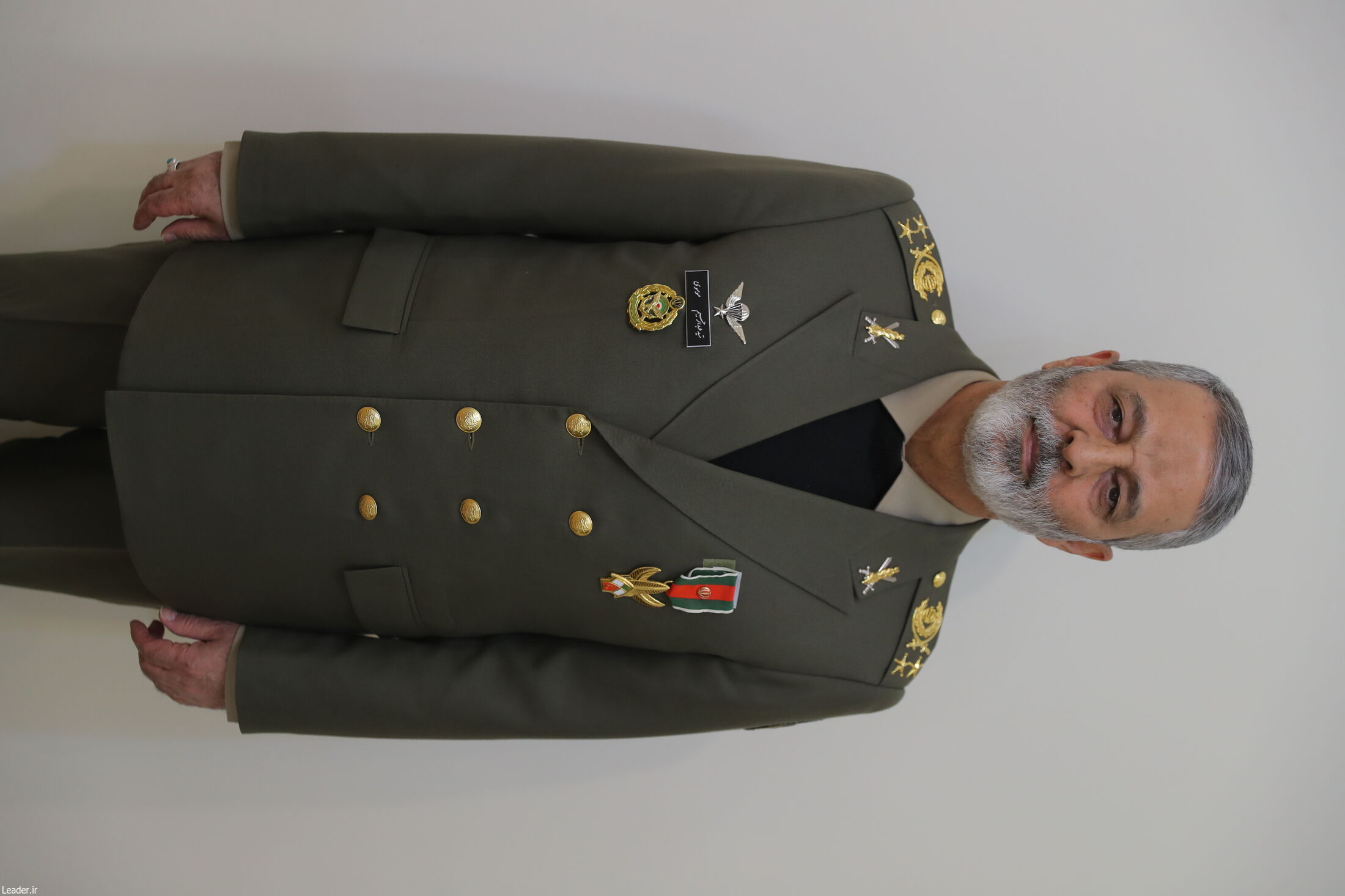 اعطای نشان فتح توسط رهبر انقلاب به فرماندهان کل ارتش و سپاه 