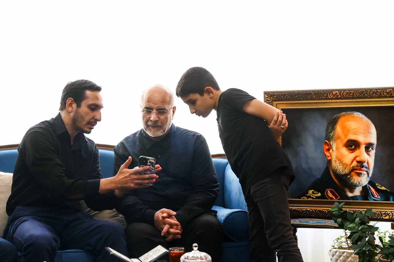 حضور قالیباف در منزل سپهبد شهید غلامعلی رشید 