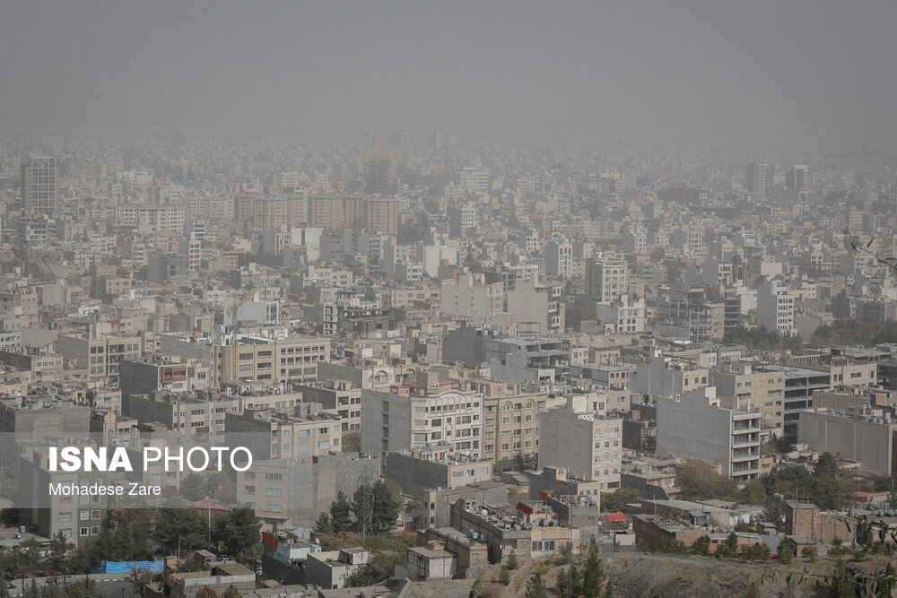 مشهد در محاصره گرد و غبار