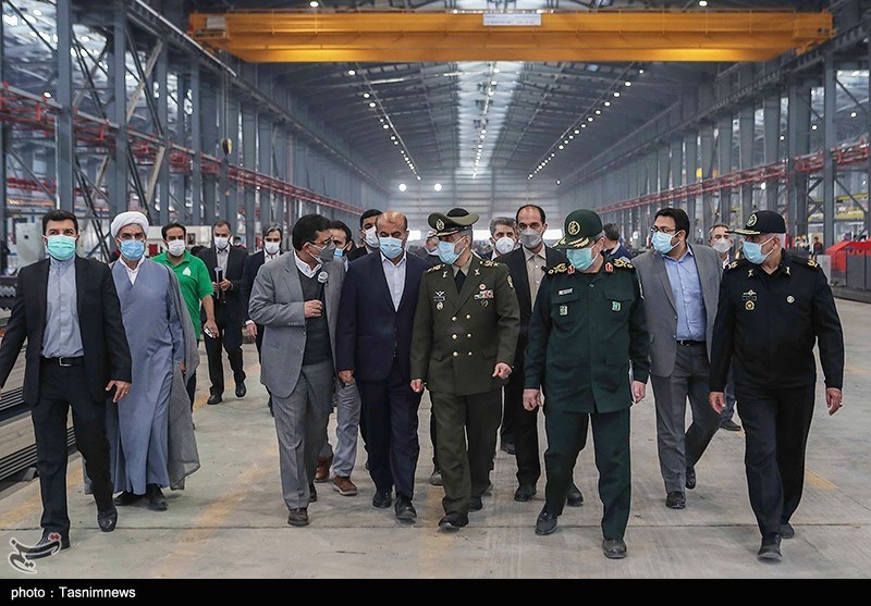بازدید وزرای دفاع و راه  از کارخانه ساختمان سازی وزارت دفاع 