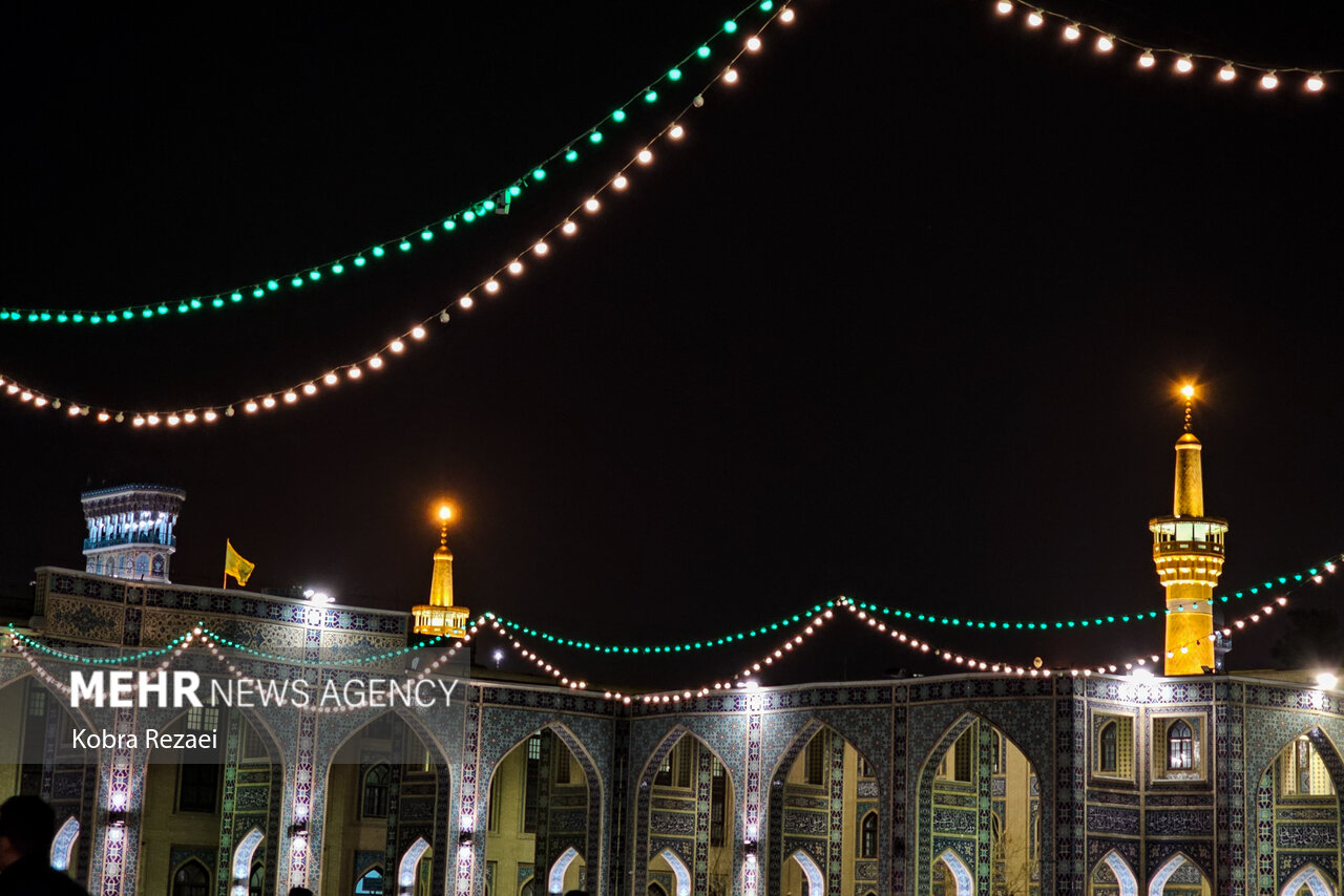 شب مبعث پیامبر اسلام (ص) در حرم امام رضا (ع)