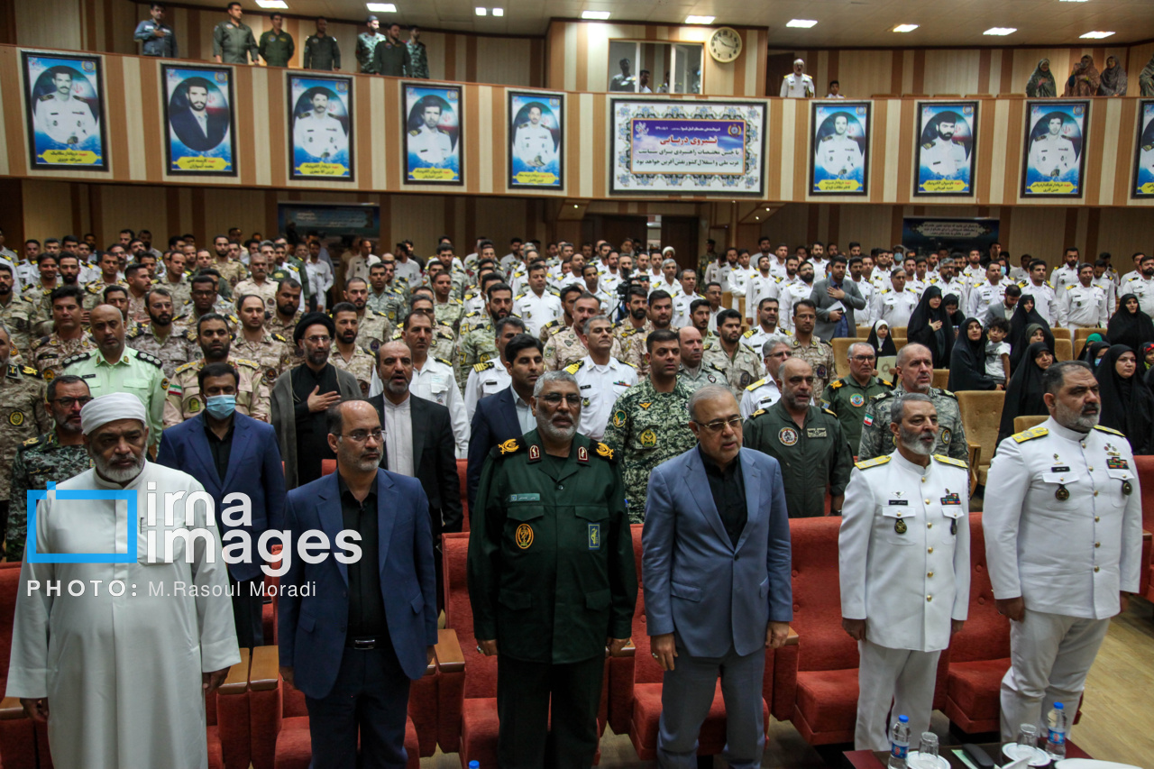 نشان فداکاری رهبر انقلاب به شهدای ناوشکن سهند