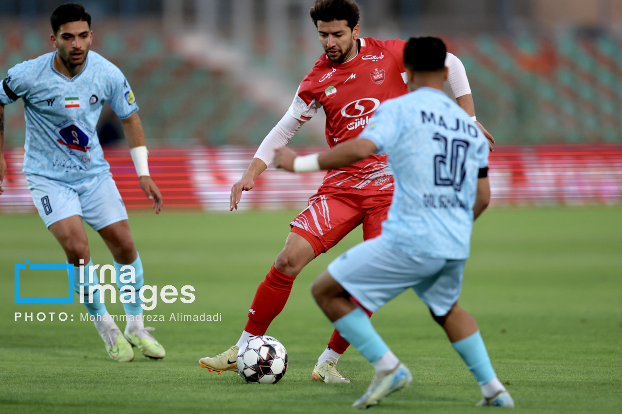 لیگ برتر فوتبال - پرسپولیس و گل گهر