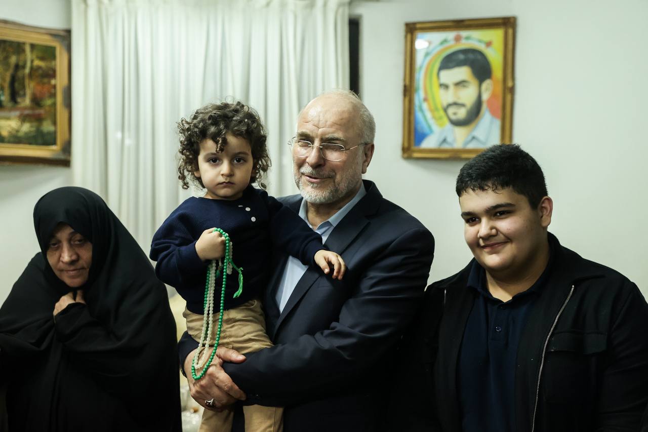 حضور قالیباف در منزل سردار شهید حسین املاکی