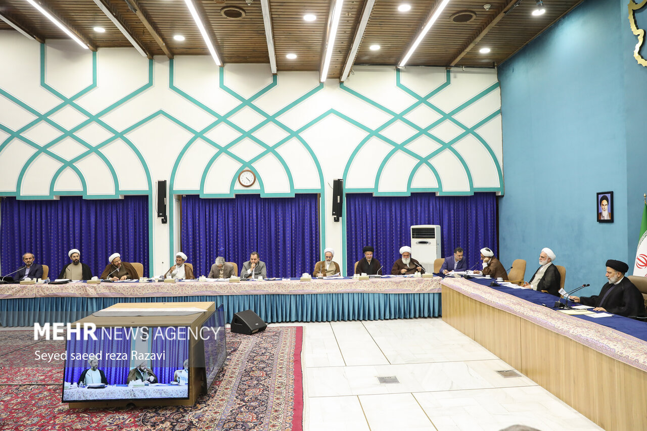 جلسه شورای عالی انقلاب فرهنگی