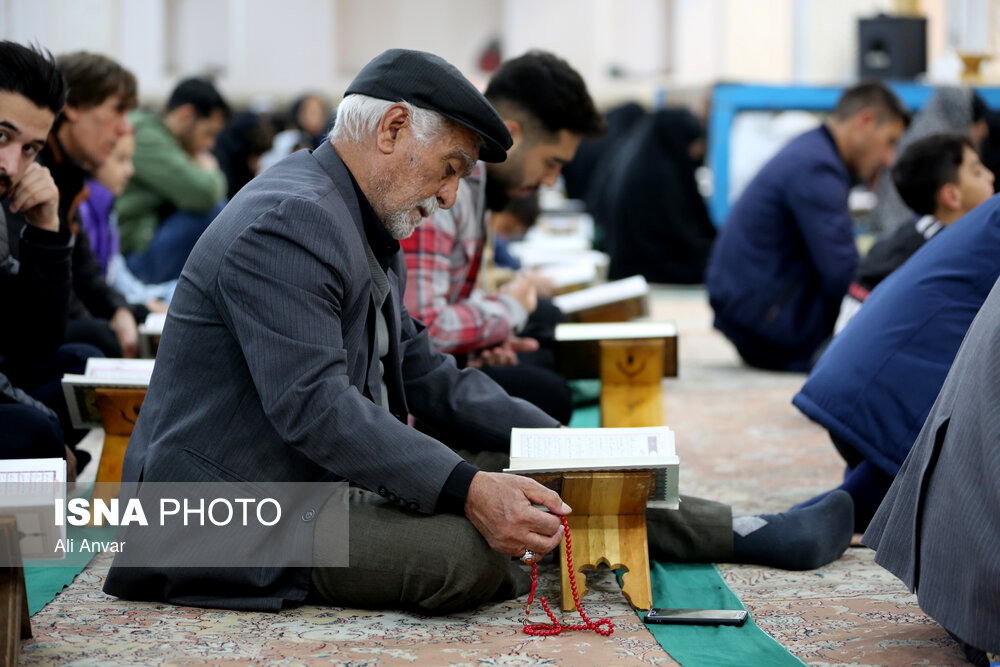 جزء خوانی قرآن کریم در مصلای اردبیل