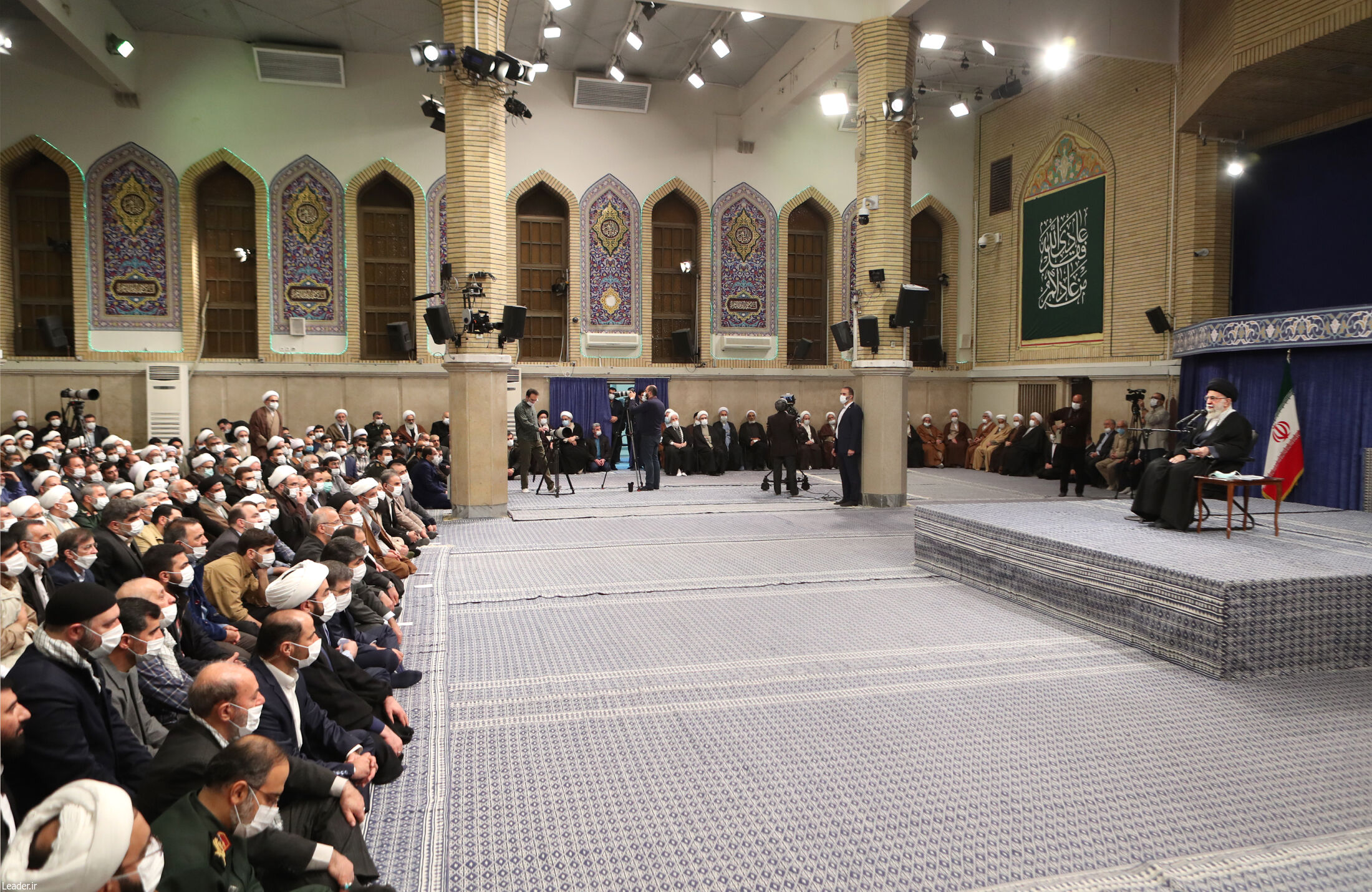  دیدار جمعی از مردم شهر قم با رهبر انقلاب