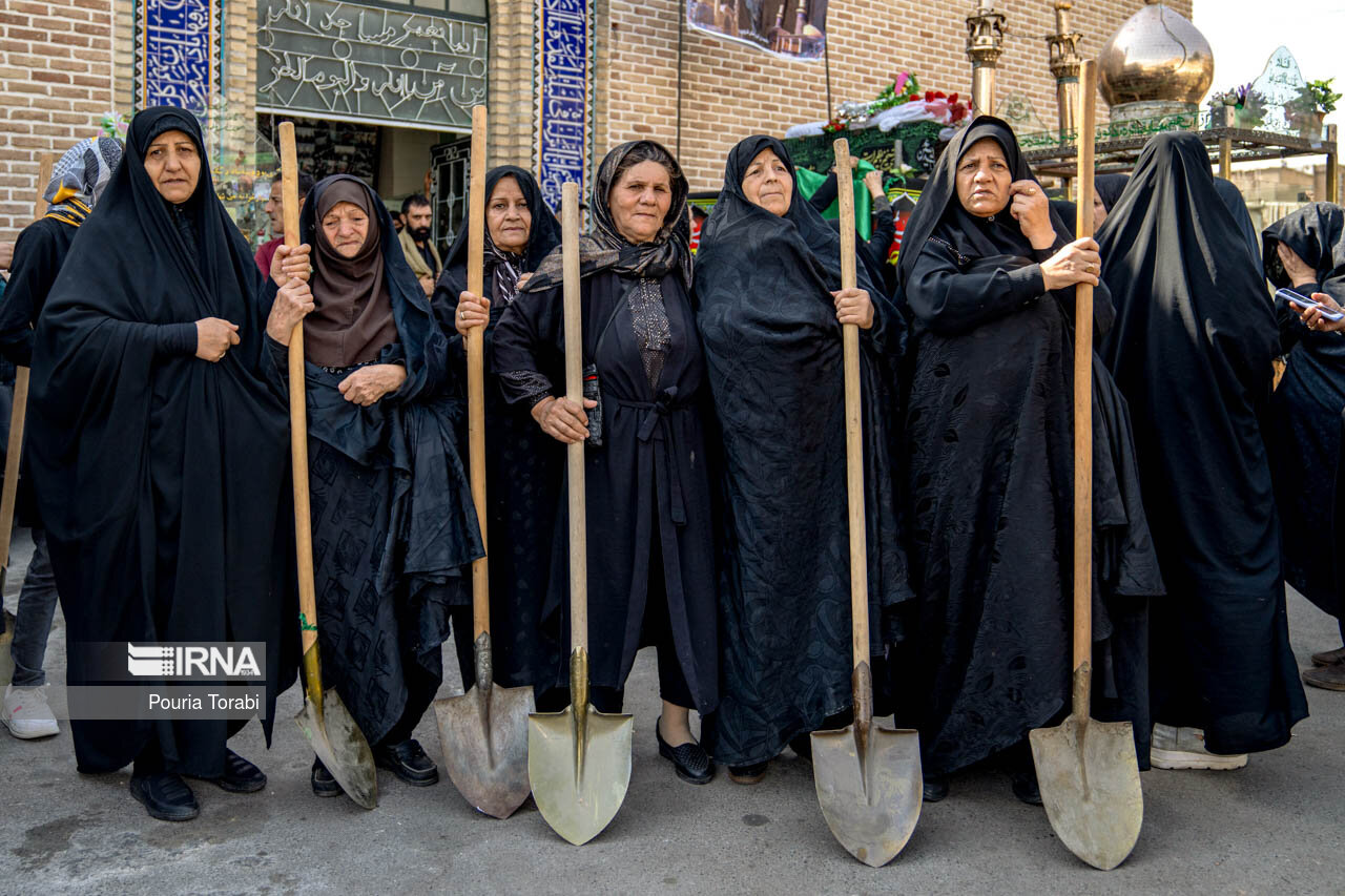 تشییع نمادین شهدای کربلا
