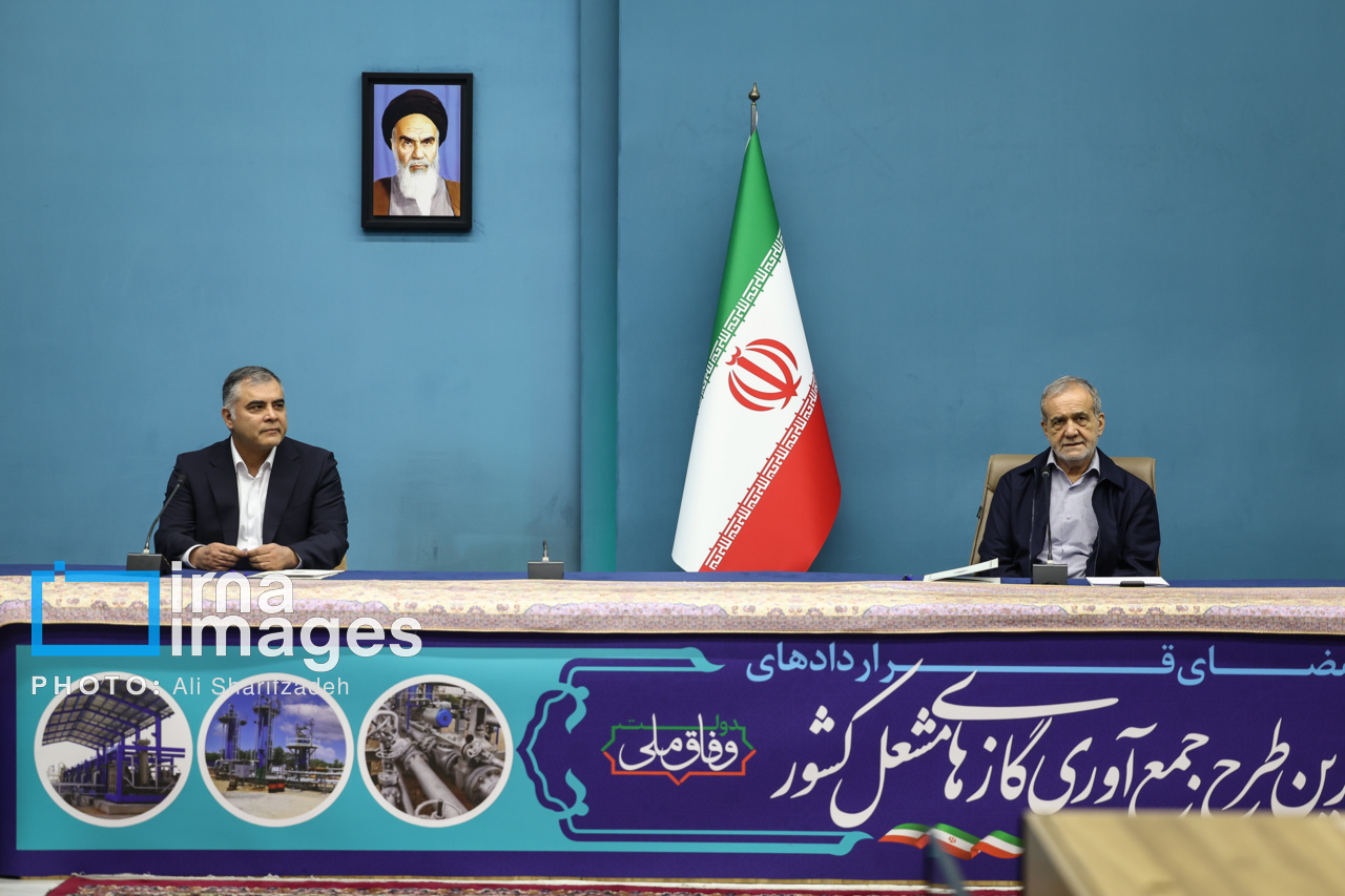 امضای قرارداد مسئولان نفتی با حضور رئیس‌جمهور