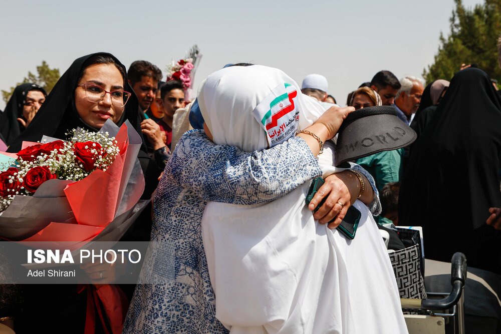 بازگشت نخستین گروه حجاج - اصفهان