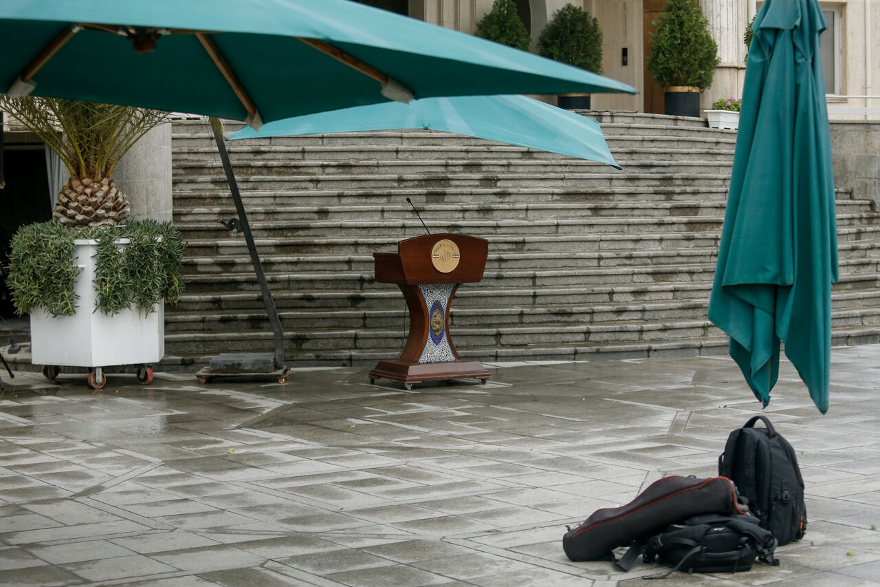 اعضای هیأت دولت در جمع خبرنگاران