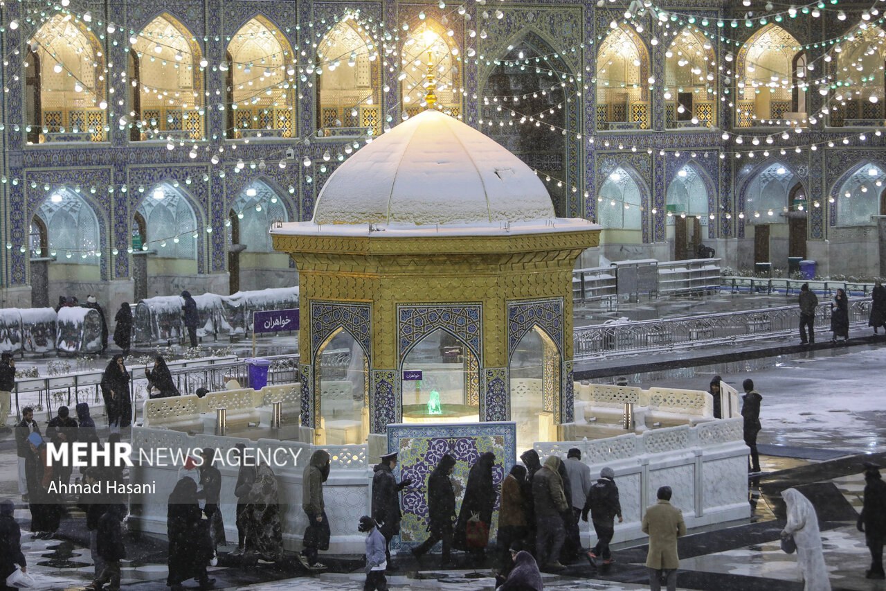 شب برفی حرم امام رضا (ع)