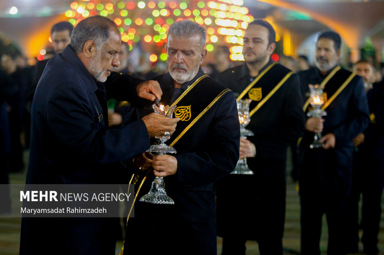 لاله گردانی در حرم شاهچراغ 