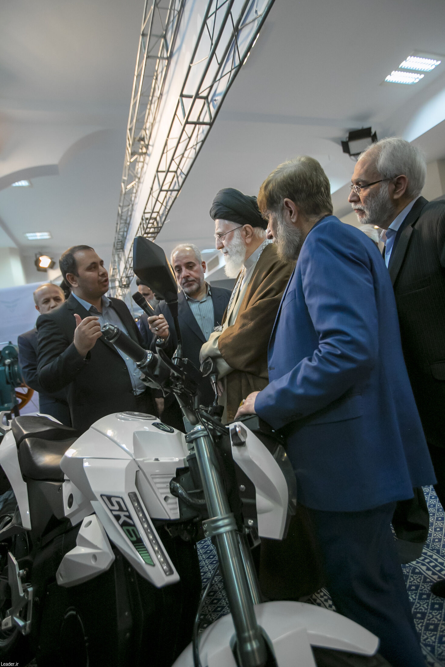 بازدید رهبر انقلاب از نمایشگاه توانمندی‌های تولید داخلی