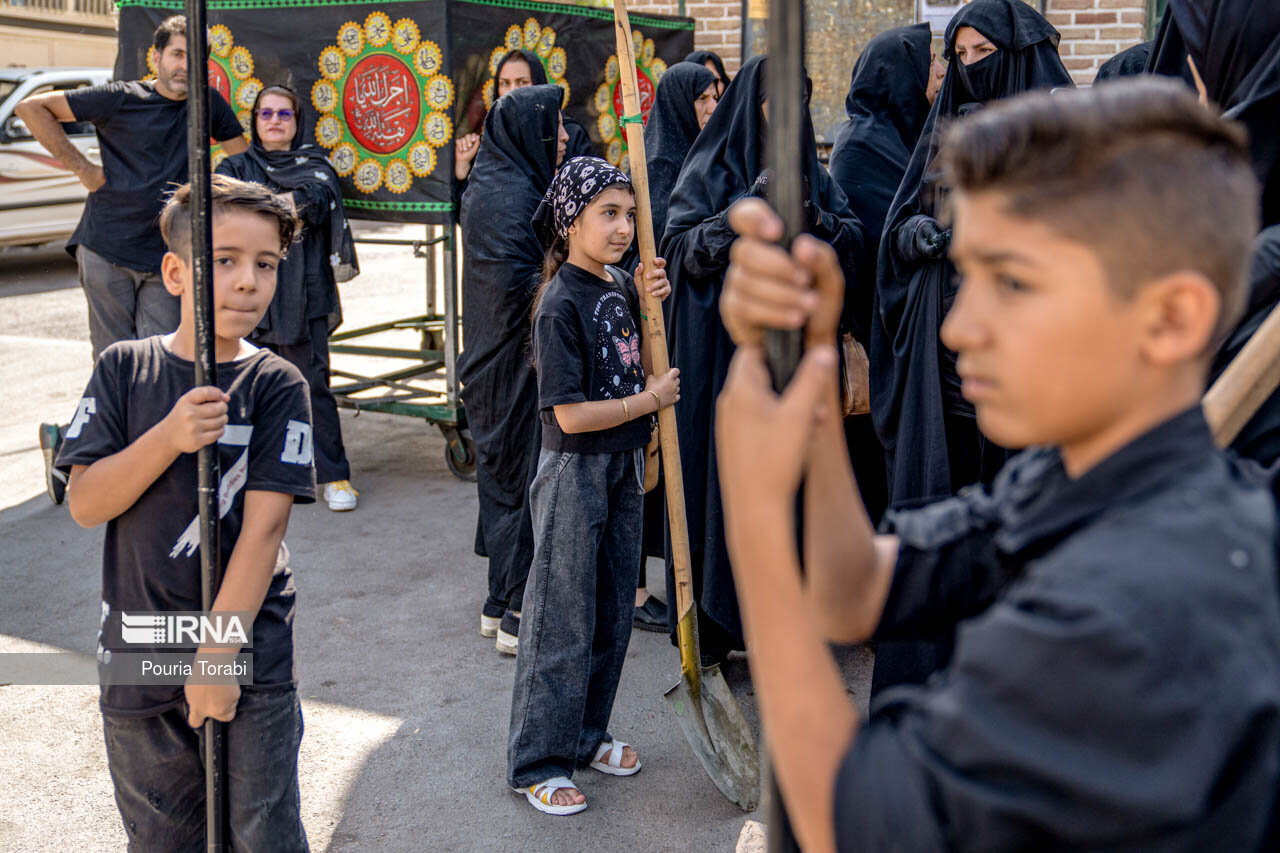 تشییع نمادین شهدای کربلا