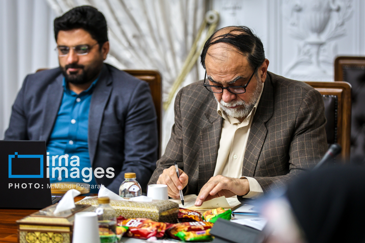 جلسه شورای عالی انقلاب فرهنگی