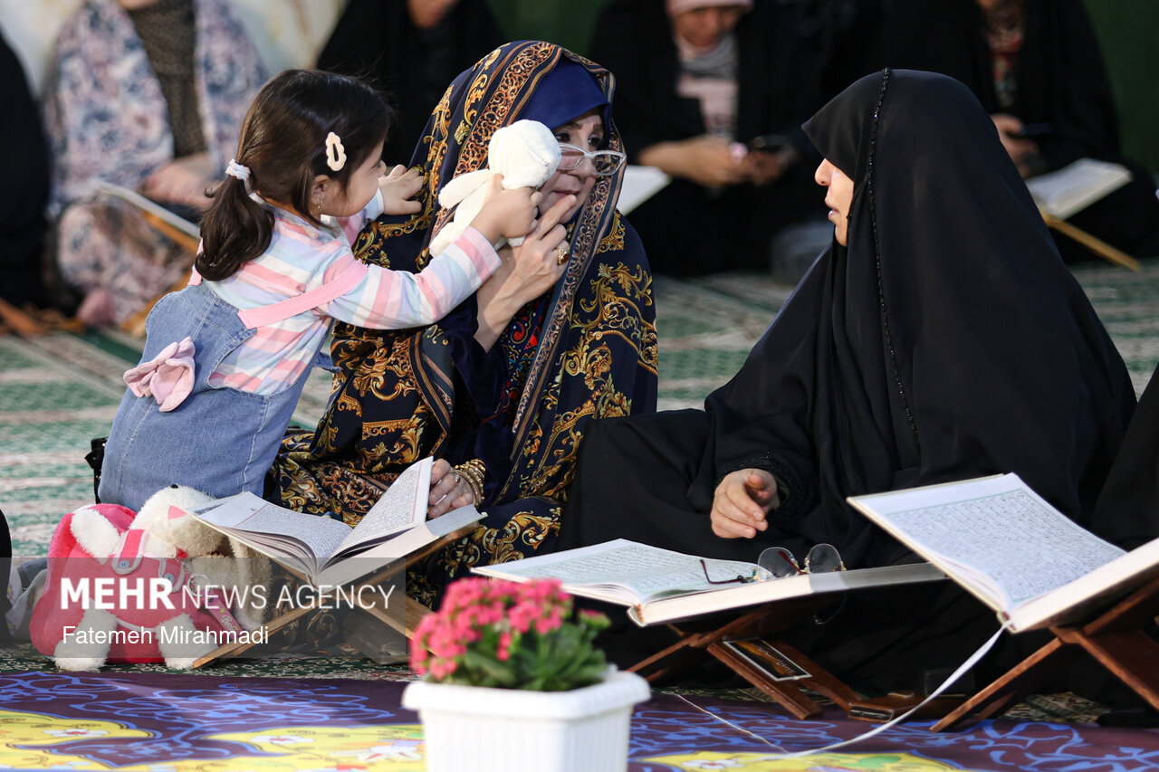 جزء خوانی قرآن کریم در حرم  عبدالعظیم 