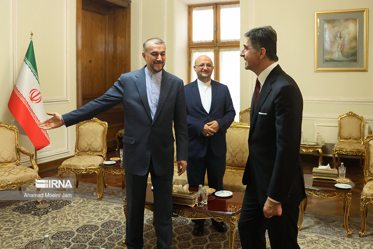 دیدار معاون وزیر خارجه صربستان با امیر عبداللهیان