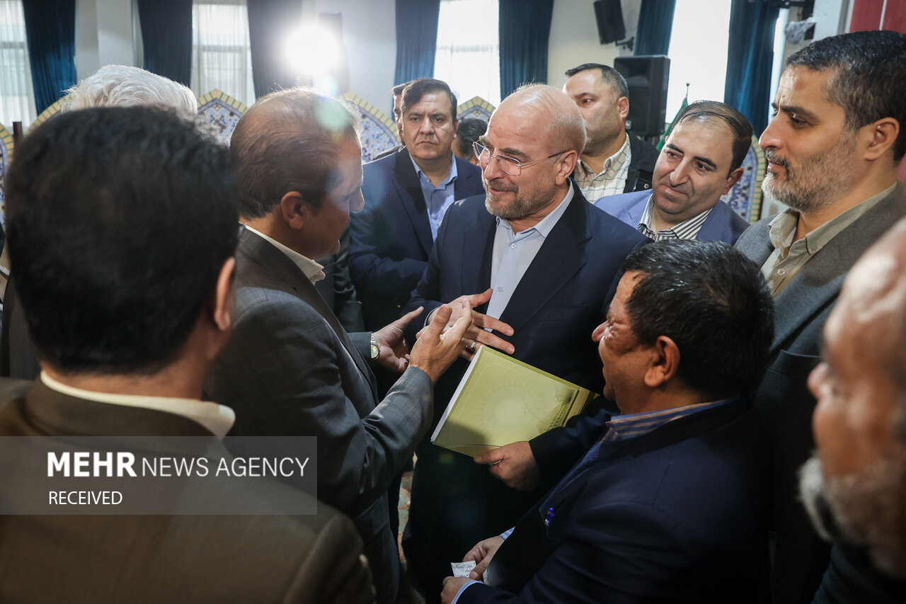 نشست صمیمی جمعی از اصناف و اقشار مردم با رئیس مجلس