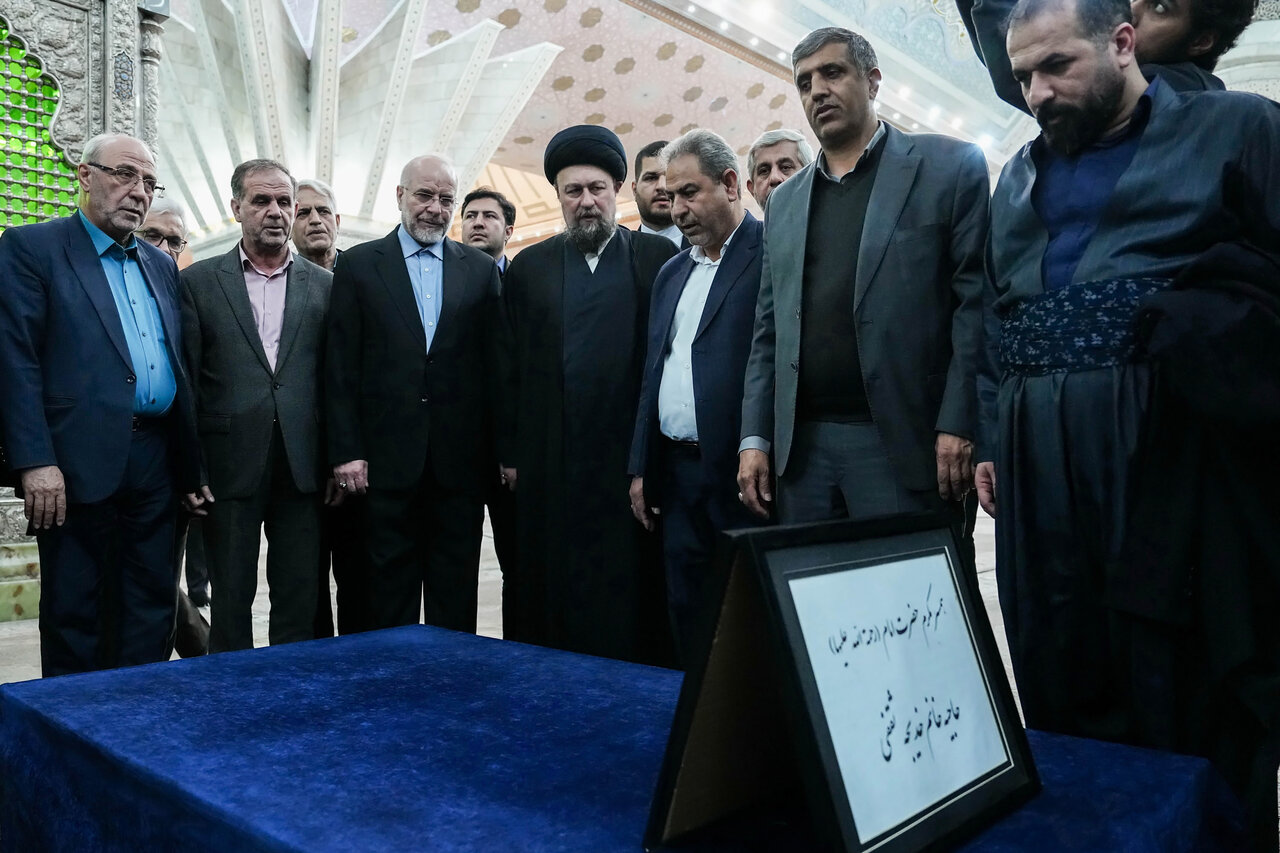 تجدید میثاق رئیس مجلس و نمایندگان با آرمان‌های امام(ره)