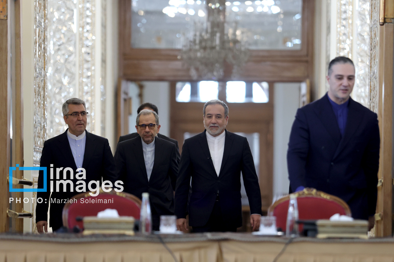 نشست وزیر امور خارجه با سفرا