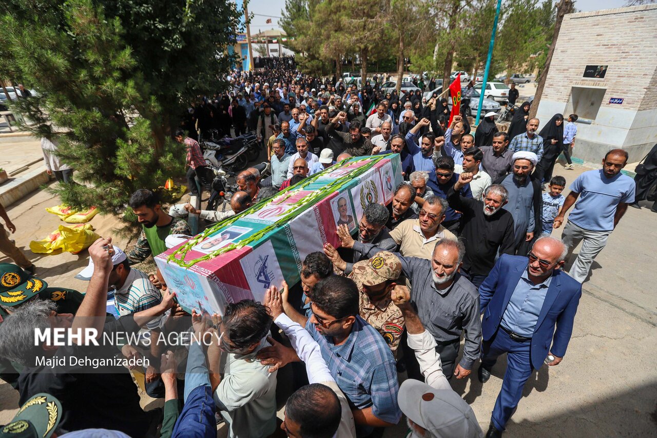 تشییع پیکر دانشمند هسته‌ای شهید اکبر مطلبی‌زاده