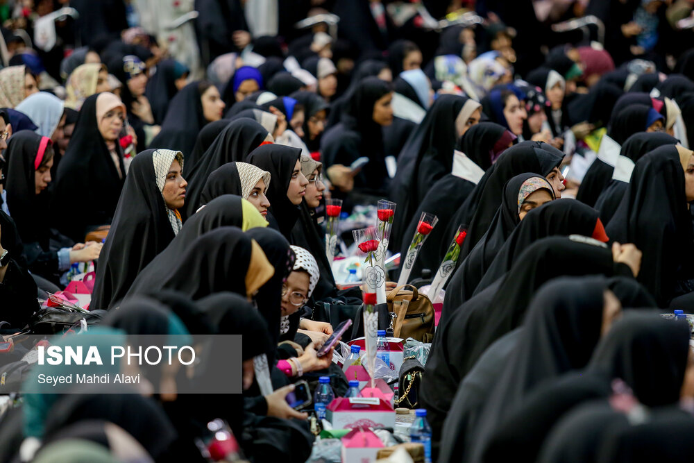 اجتماع بزرگ دختران دانشجو در قم