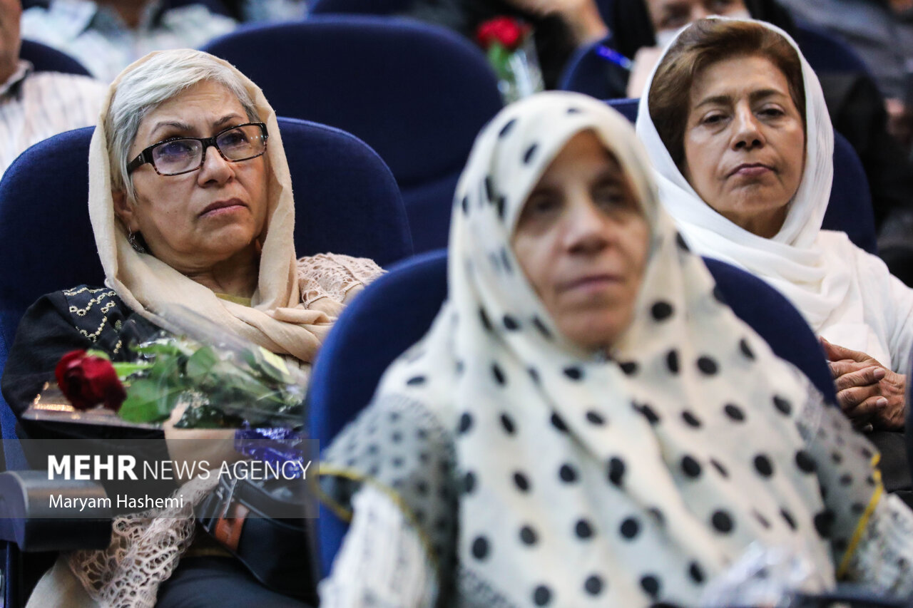 جشن بزرگداشت روز خانواده و تکریم بازنشستگان