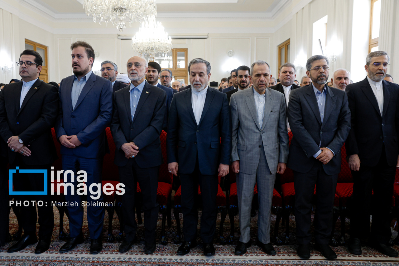 رونمایی از سردیس شهید امیرعبداللهیان در وزارت خارجه