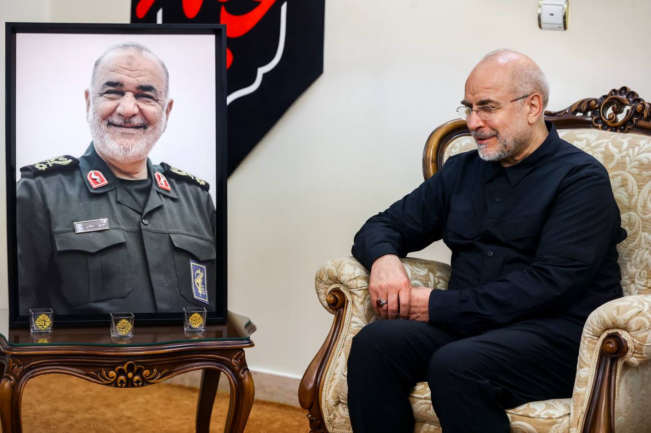 حضور قالیباف در منزل سپهبد شهید حسین سلامی