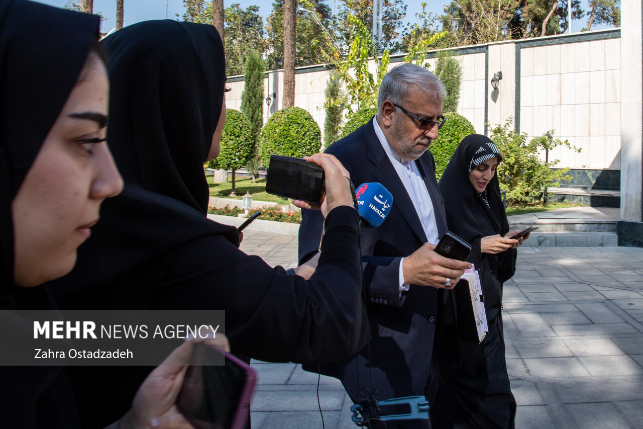 حاشیه جلسه هیأت دولت