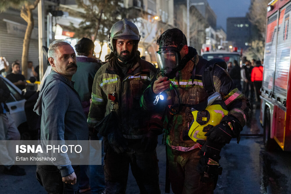 آتش‌سوزی انبار لوازم الکترونیکی در لاله‌زار