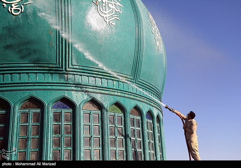 مراسم تعویض پرچم و شستشوی گنبد مسجد مقدس جمکران