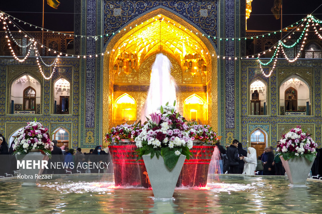 شب مبعث پیامبر اسلام (ص) در حرم امام رضا (ع)