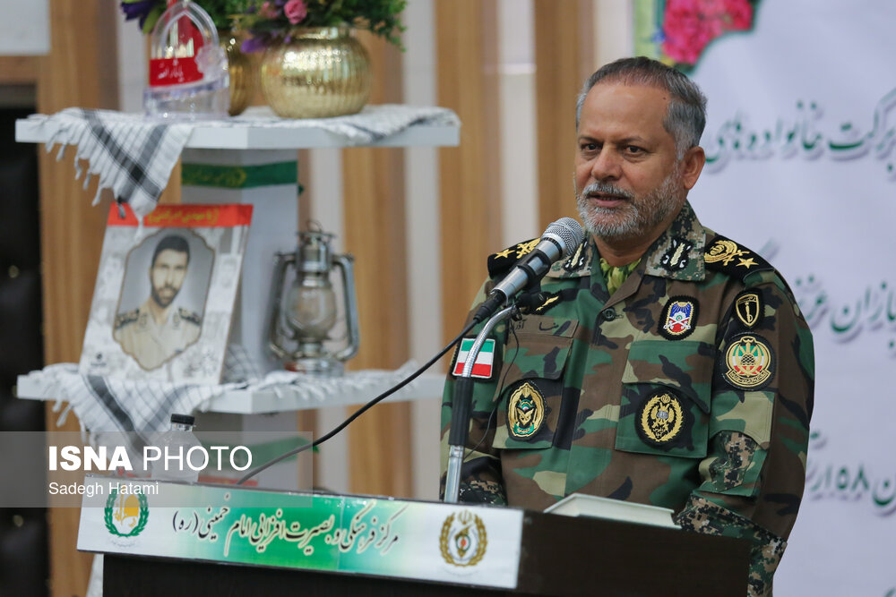 اعطای نشان فداکاری اهدایی فرمانده کل قوا به خانواده شهدا