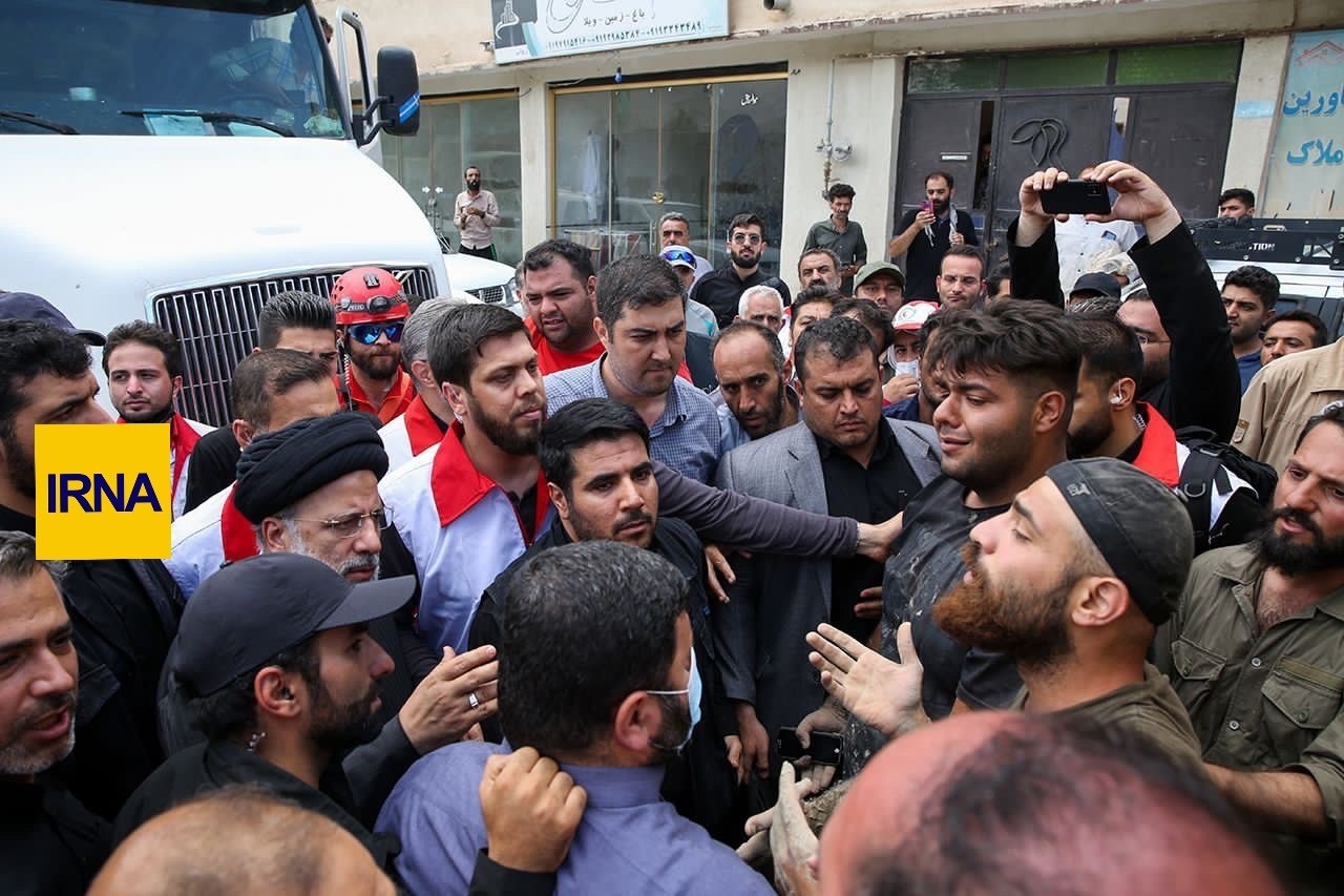رئیس‌جمهور در مناطق سیل‌زده فیروزکوه