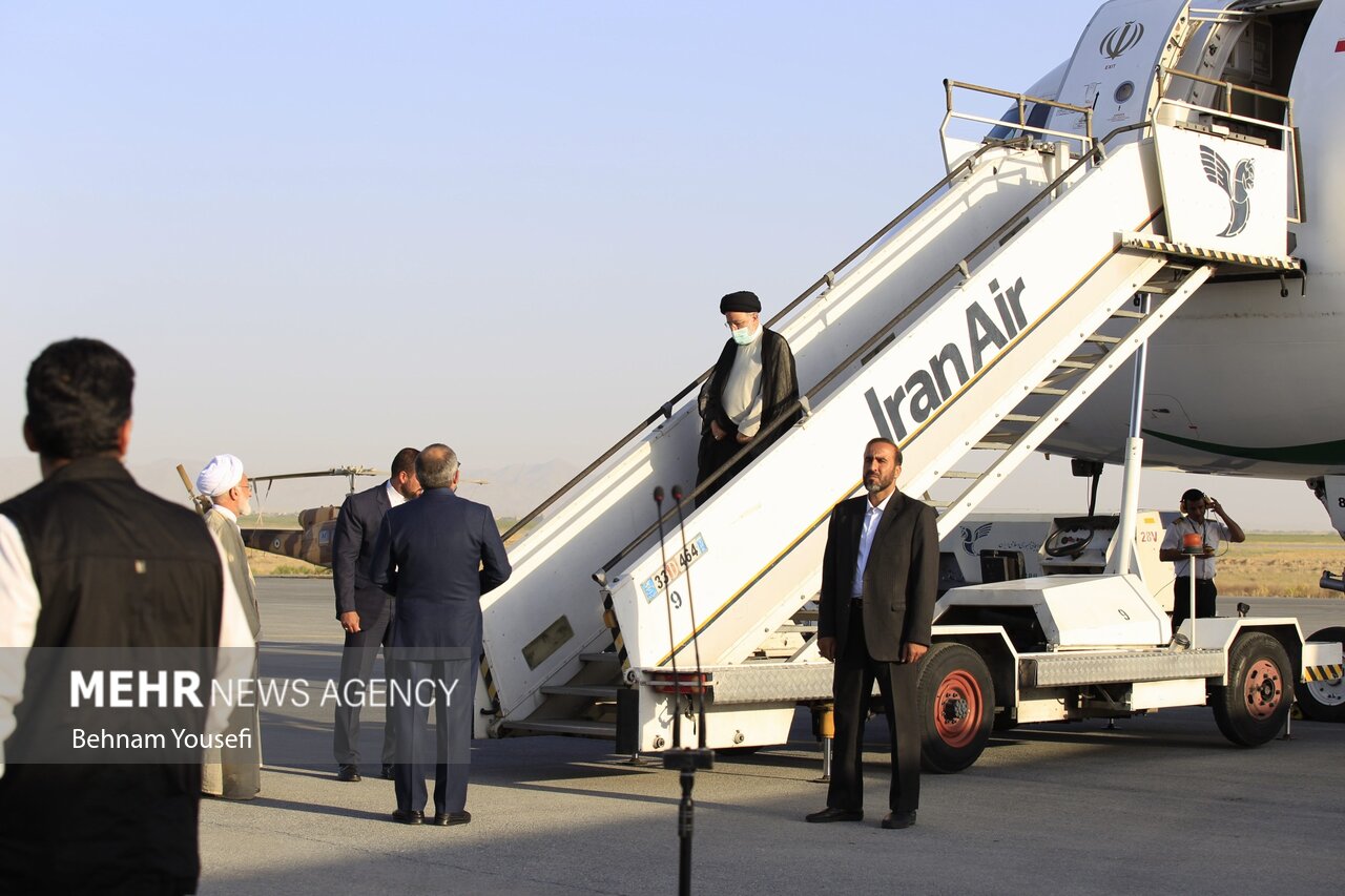 ورود رئیس جمهور به استان مرکزی